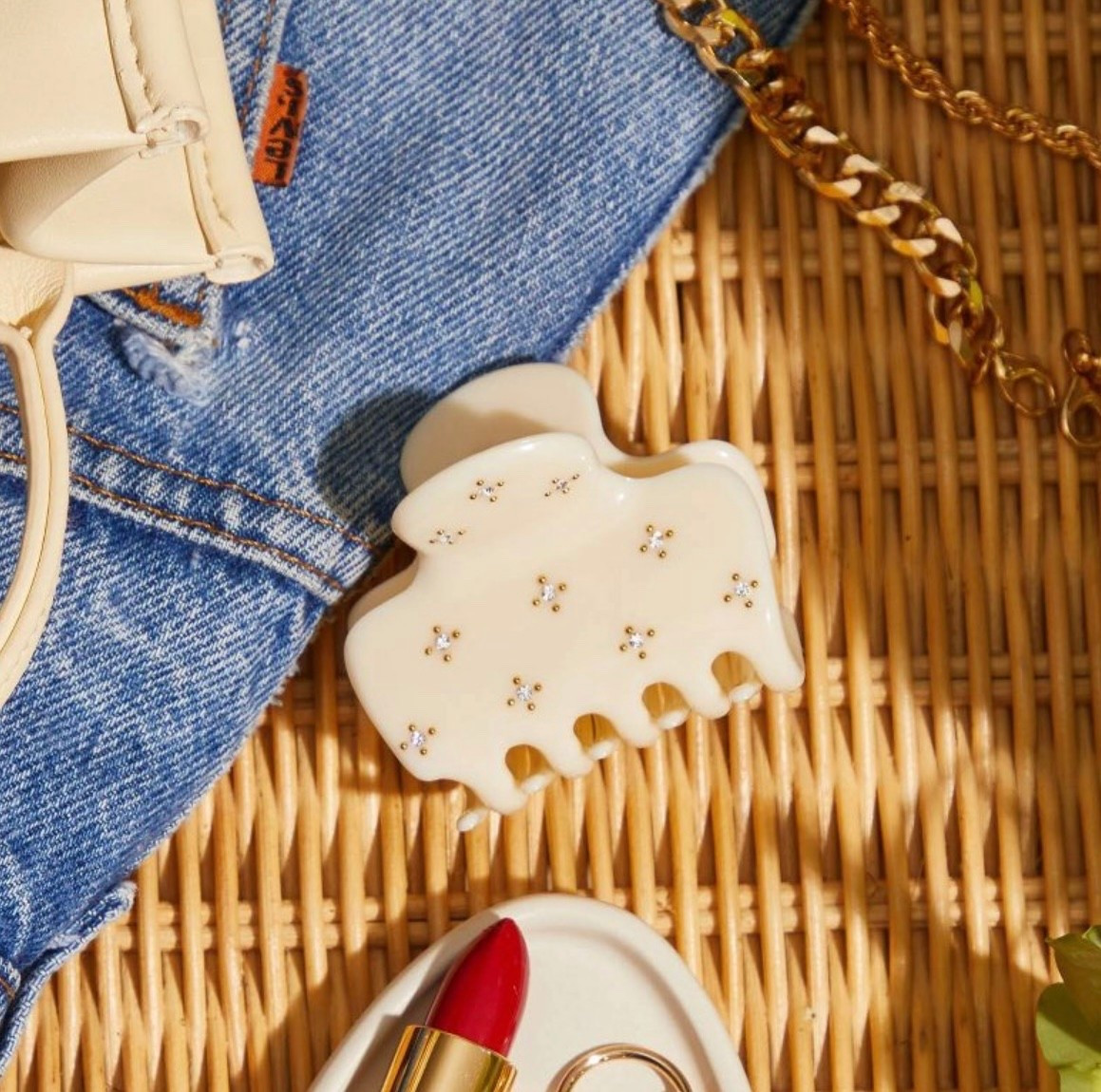 🚨 Target Deals- Target Circle Deal: $10 Target
GiftCard with $40 beauty & health purchase
Auto-applied • Expires December 25
Target Circle Deal: Buy 1, get 1 50% off select hair accessories
Expires December 18 
Kitsch Recycled Plastic Medium
Rhinestone Cloud Hair Claw Clip - Ivory




#LTKBeauty #LTKGiftGuide #LTKSaleAlert