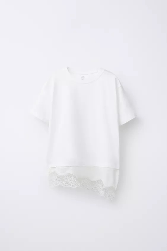 Round neck T-shirt with short sleeves. Lace detail at hem. | Zara US