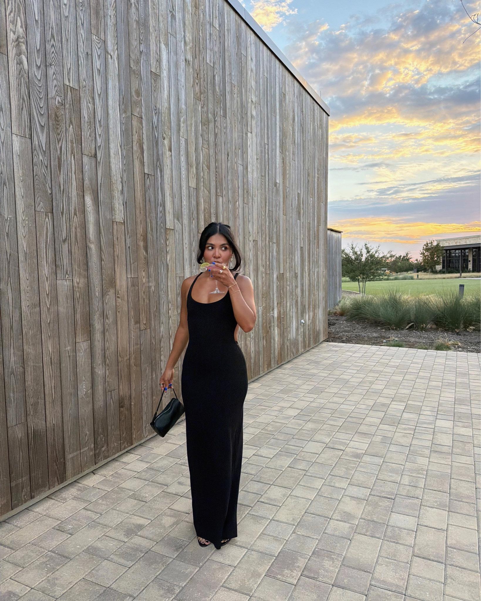 Dallas nights 👯‍♀️🌙
Size XS dress!