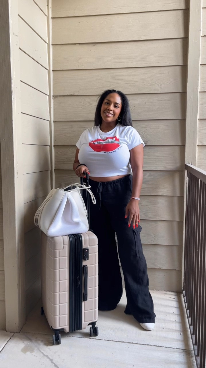 An easy travel day fit! 🚗❤️🖤