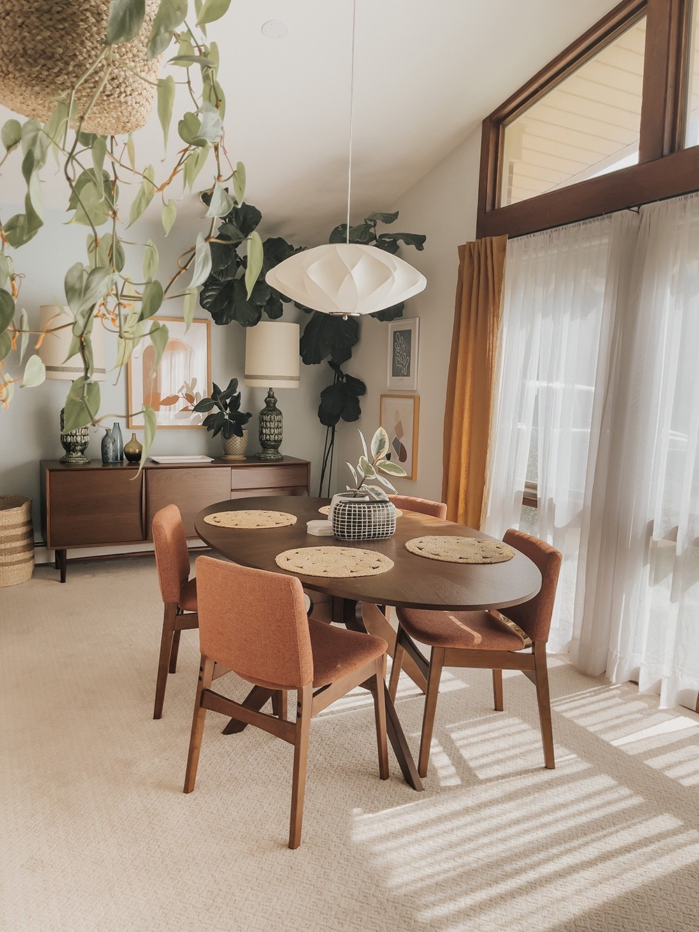 That one time I had the loveliest pink dining room chairs!!! Whyyyyy did I sell these when we moved? 😭😭😭 The good news is that we can all recreate this colorful design with these affordable home finds…

#LTKFindsUnder50 #LTKFindsUnder100 #LTKHome