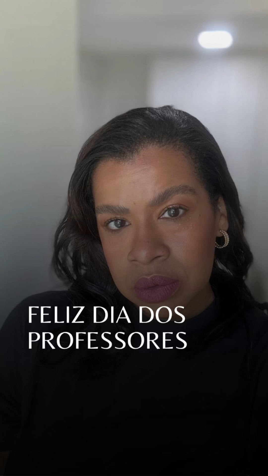 Feliz dia dos professores 👩🏽‍🏫❤️🙏🏽

Dia dos professores e eu separei 3 looks perfeitos para vocês arrasarem na sala de aula! 🎒👗 Ser professora é um privilégio, e cuidar do estilo também faz parte. Esses looks são práticos, confortáveis e cheios de personalidade, assim como nós! Vamos inspirar com elegância e confiança. 👜👩🏽‍🏫😍

#DiaDosProfessores #LookDeProfessora #DicasDeEstilo #ProfessoraComEstilo #ficaadica

#LTKlookdetrabalho #LTKbeleza #LTKbrasil