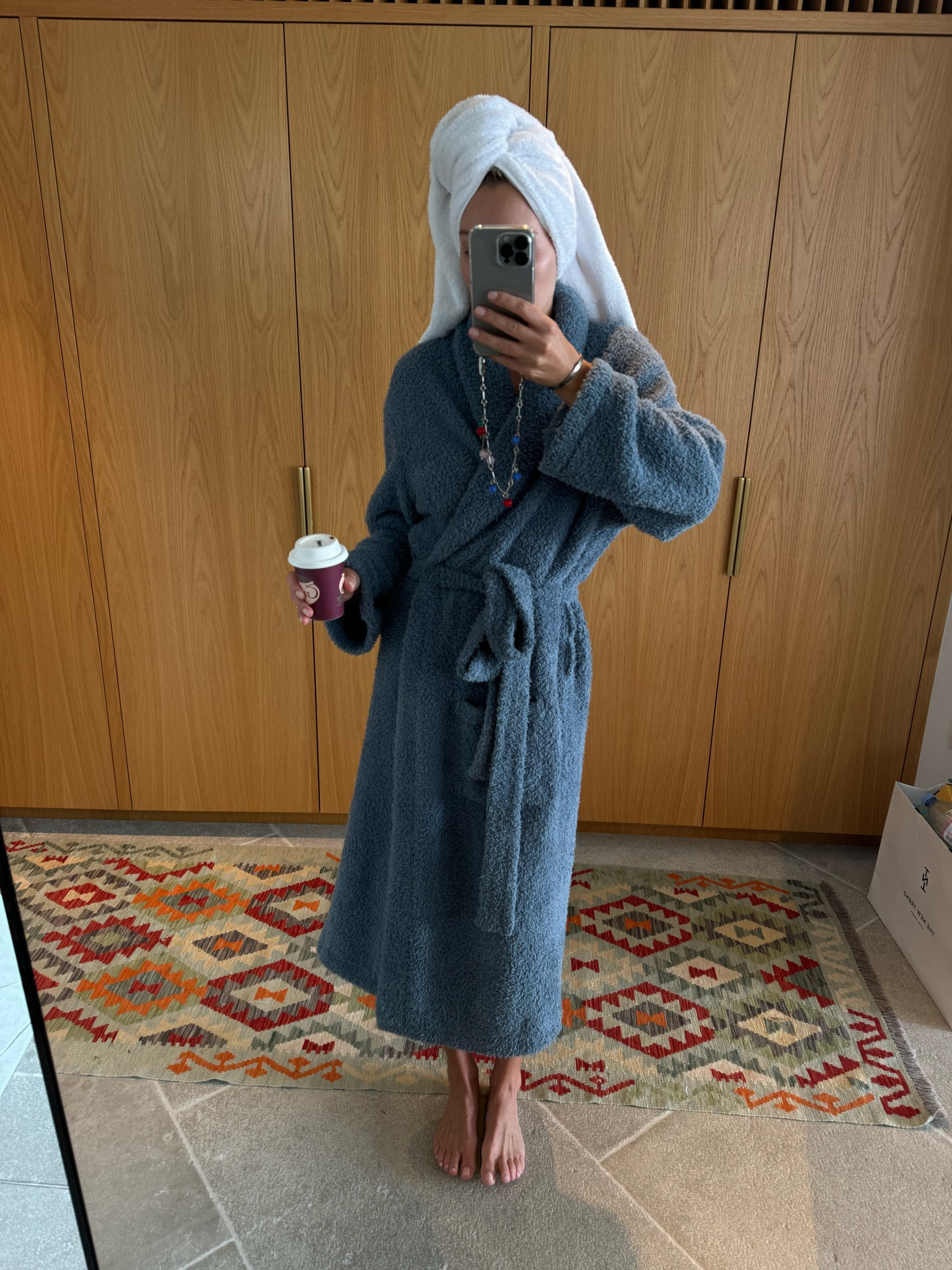 The comfiest Barefoot Dreams Robe 🖤

#LTKtravel #LTKstyletip #LTKMostLoved