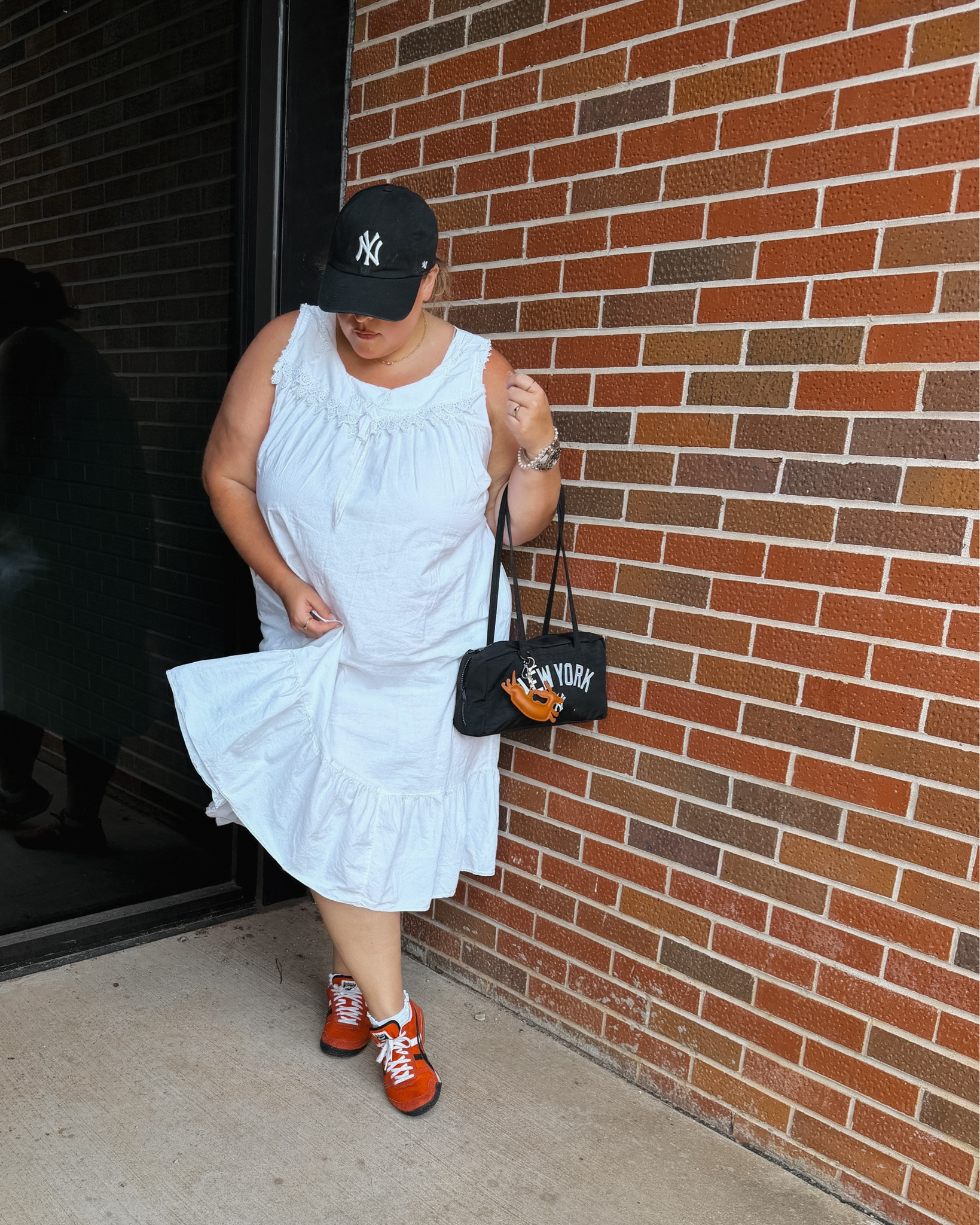 A New York moment. Or should I say minute? 
🗽⚾️👟
#yankeesfan #ootd #baggu #thrifted #thriftstyle