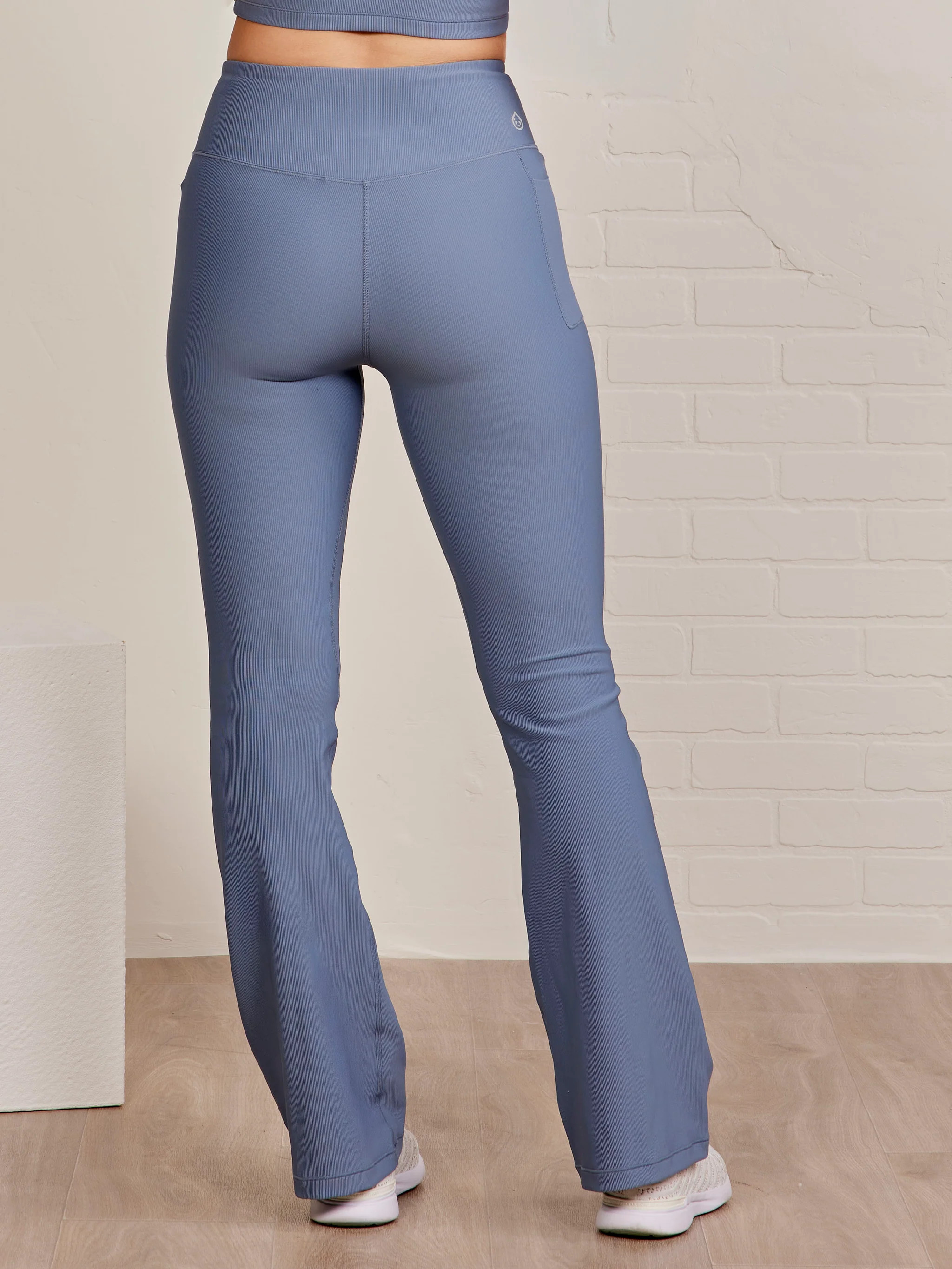 Sculptive Rib Pocket Flare Pant Anchor | tasc Performance