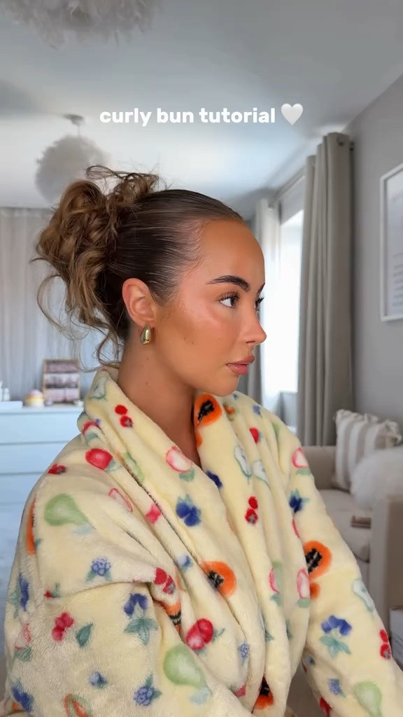 Easy curly bun tutorial 🤎✨ Showing you how to create a cute, effortless curly bun with plenty of volume and texture. Perfect for curly hair days, quick hairstyles, second-day hair, or when you want an easy updo that still looks chic! 🍂

#CurlyBun #CurlyHairTutorial #CurlyHairstyles #CurlyHair #CurlyGirl #EasyHairstyles #HairTutorial #BunTutorial #CurlyUpdo #EasyUpdo #NaturalCurls #HairInspo #EverydayHairstyle #QuickHairstyles #HairstyleInspo

#LTKbeauty