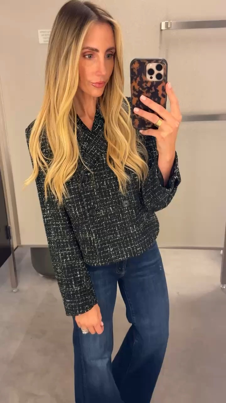 This is the cutest outfit! I am wearing a size 24 in the jeans and a size small in the top!