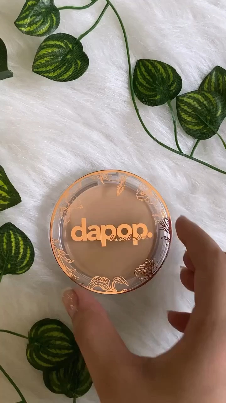 comprei a famosa base balm da @dapopcosmeticos . Eu só não gostei da textura dessa base, tive bastante dificuldade para conseguir espalha, porém, gostei da cobertura dela. Por ser uma base barata, eu pensava que a cobertura não seria muito boa. Alguém mais já usou essa base??
#dapop #testavih

#LTKVideo #LTKbrasil #LTKfitness