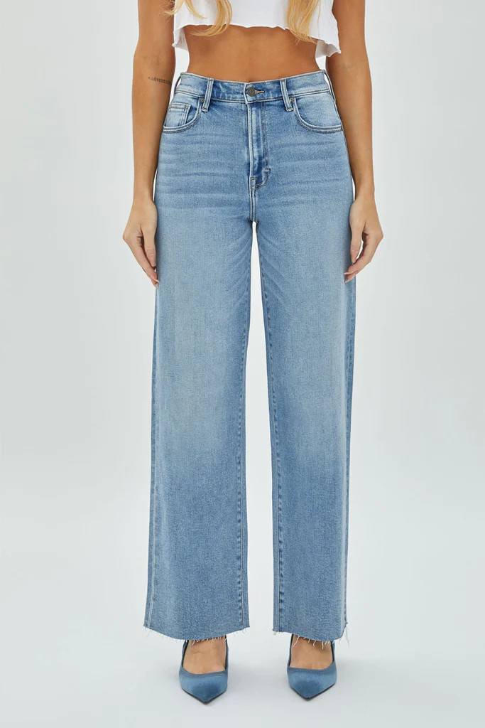 [LOGAN] MEDIUM LIGHT WASH CLEAN STRETCH DAD JEAN | Hidden Jeans