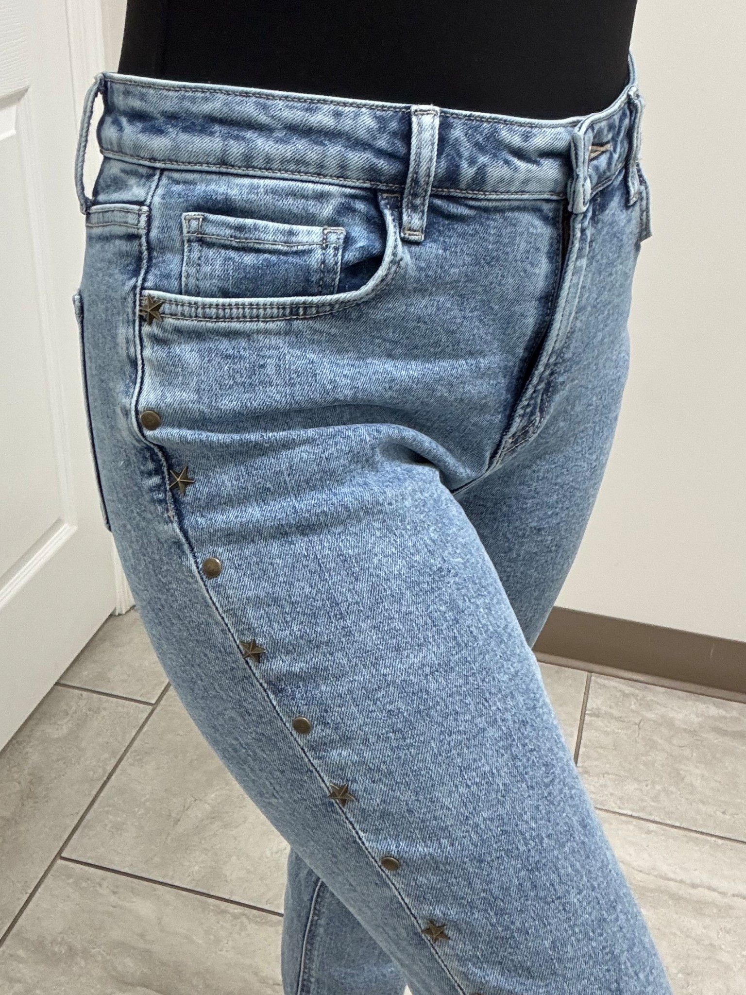 I didn’t get a cute full body pic of me wearing these, but this close up shows the details and they are so freaking cute✨ 