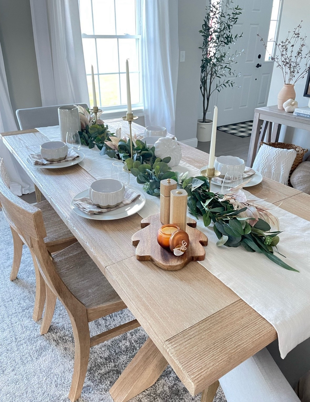 Thanksgiving tablescape
Thanksgiving table 
Fall dinner table 