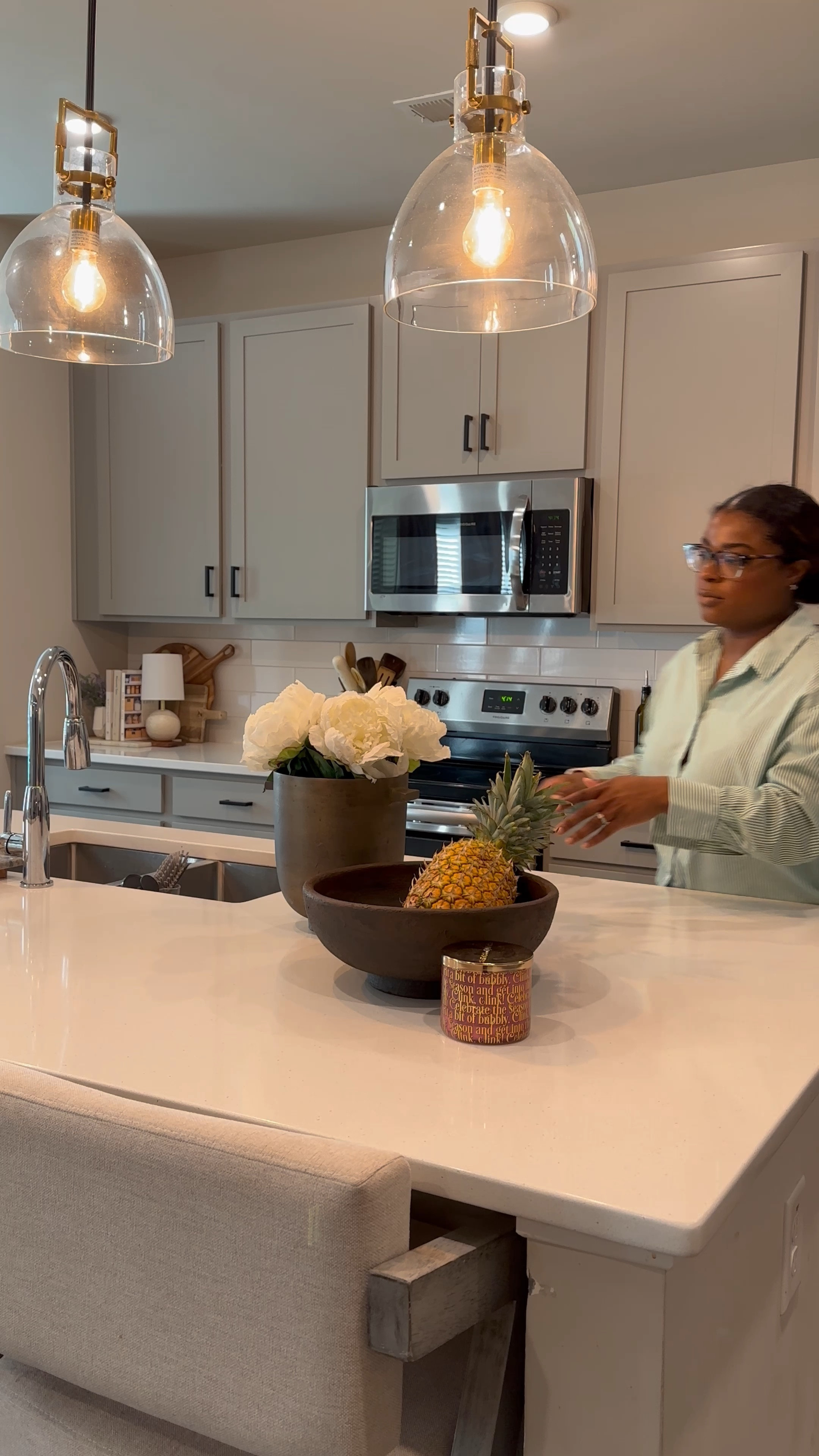 Fall Kitchen Island Decor 🍂🤎| Kitchen Island Styling | Fall Decor 

#LTKVideo #LTKSeasonal #LTKHome