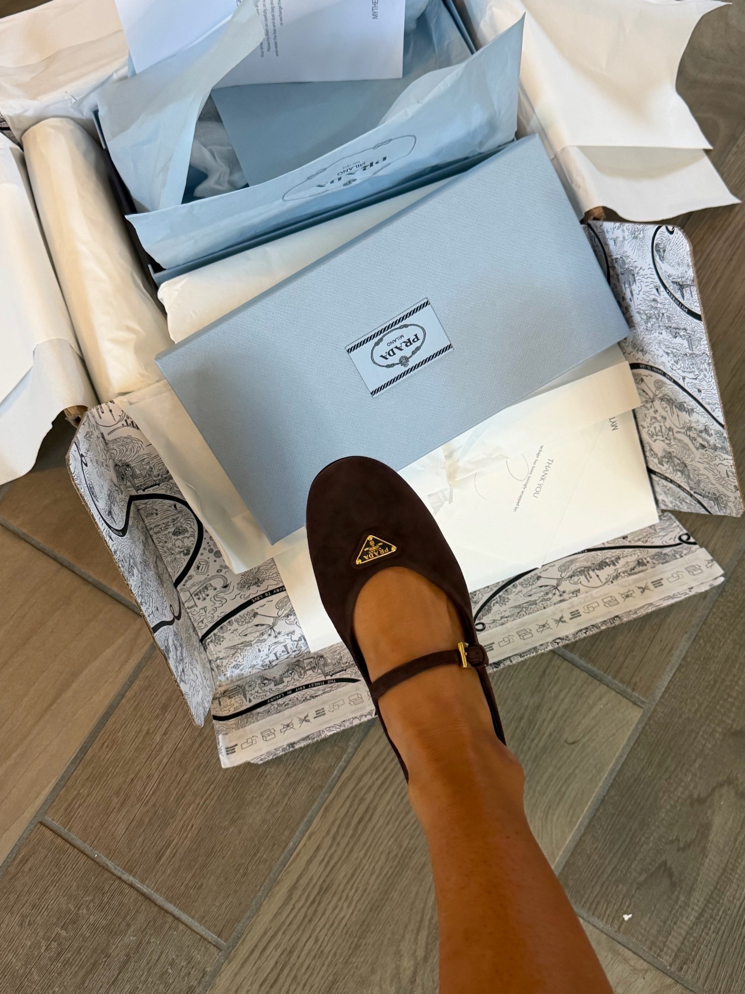 Cutest flats for fall!!!

Fall fashion 
Fall season 
Fall shoes 
Brown

#LTKNYFW #LTKSeasonal #LTKmomlife