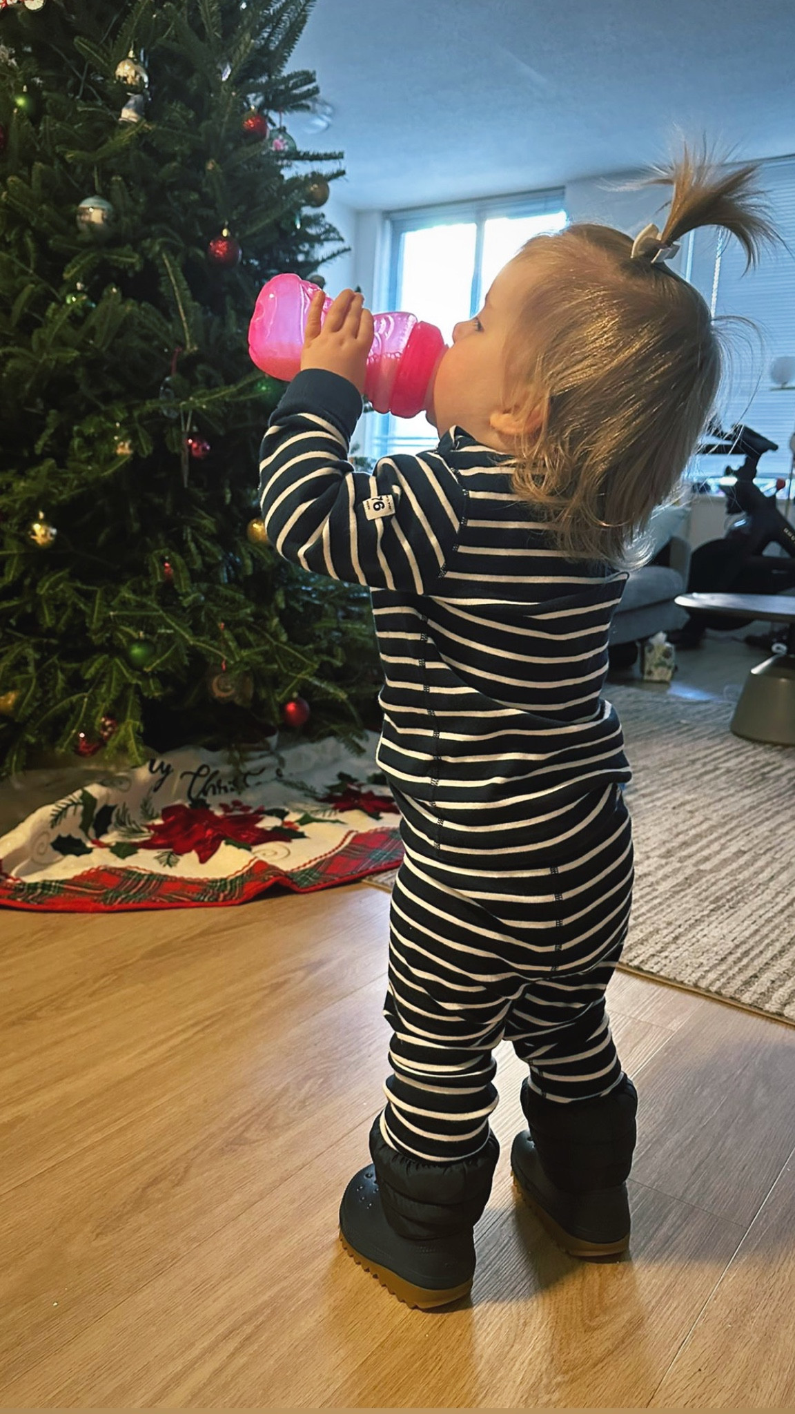 She's obsessed with these #Crocs Classic Neo Puff Boots I got in a great BF sale. 