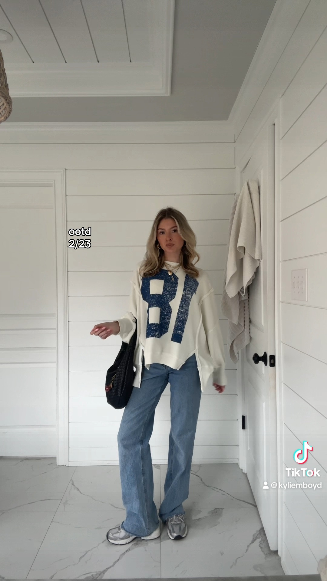 top: size small 
jeans: 25 or 4
