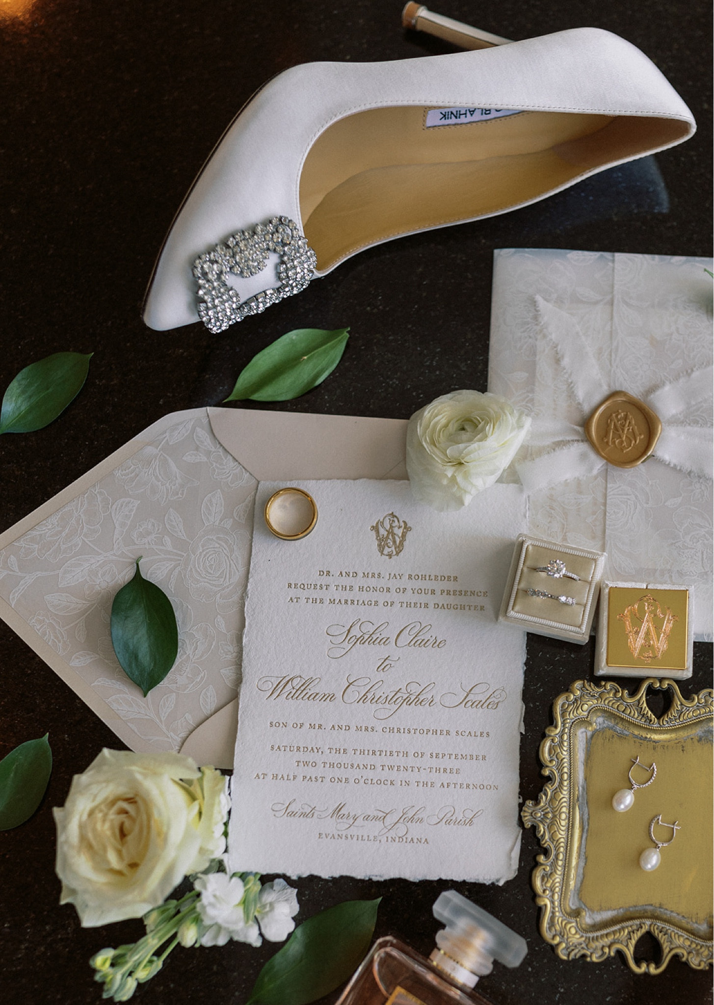 my ring box & flat lay details 👏🏻🥹✨
#wedding
#ringbox
#flatlay
#wedding
#bridal

#LTKwedding