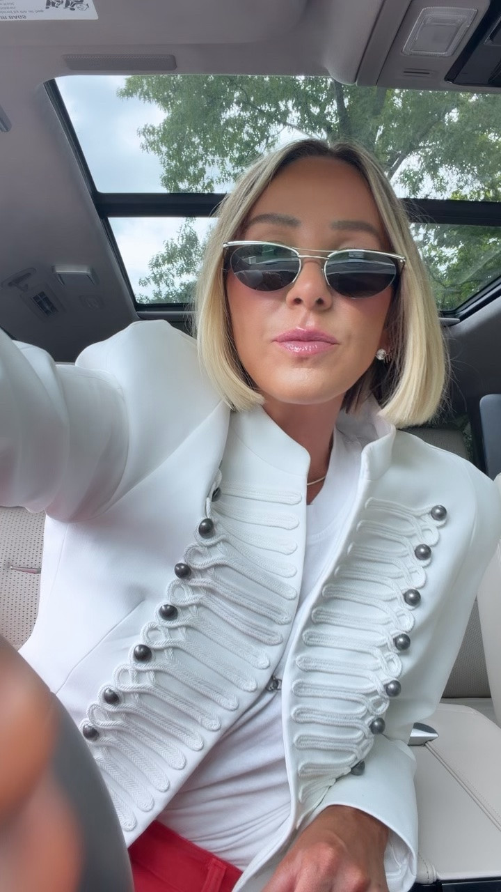 This weeks most loved item from Zara 😍😍😍 I LOVED this jacket so much in black .. when I saw it came out in white I snagged it so fast 💨 I’m in a medium