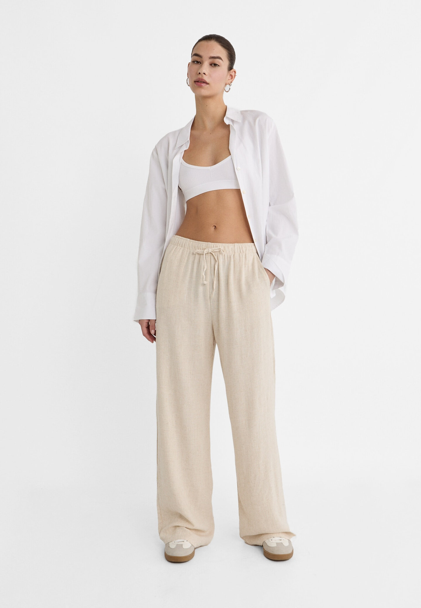 Loose-fitting linen blend trousers | Stradivarius (UK)