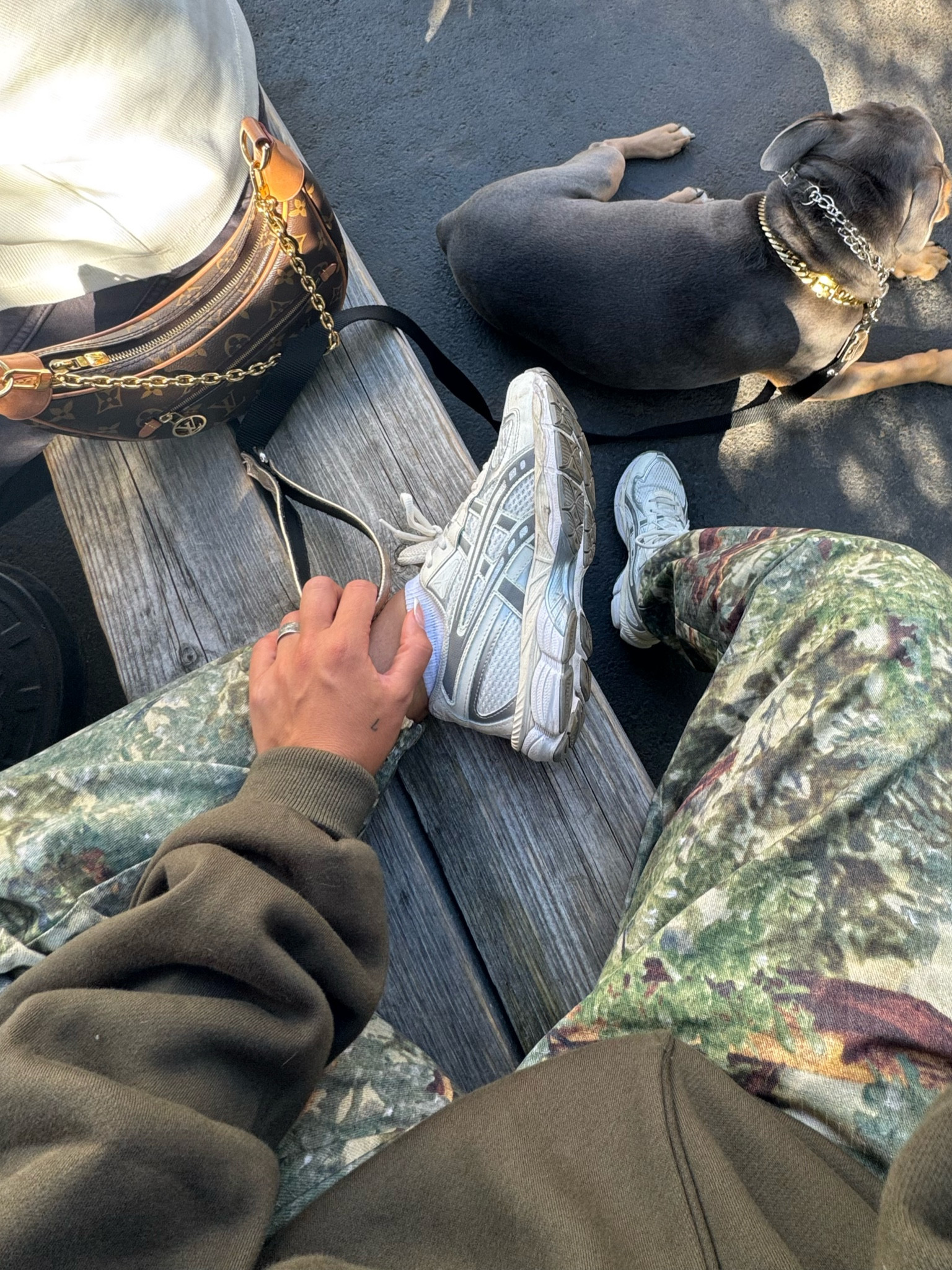 I think the camo is sold out unfortunately but I have the black too ! 
Size medium ♥️