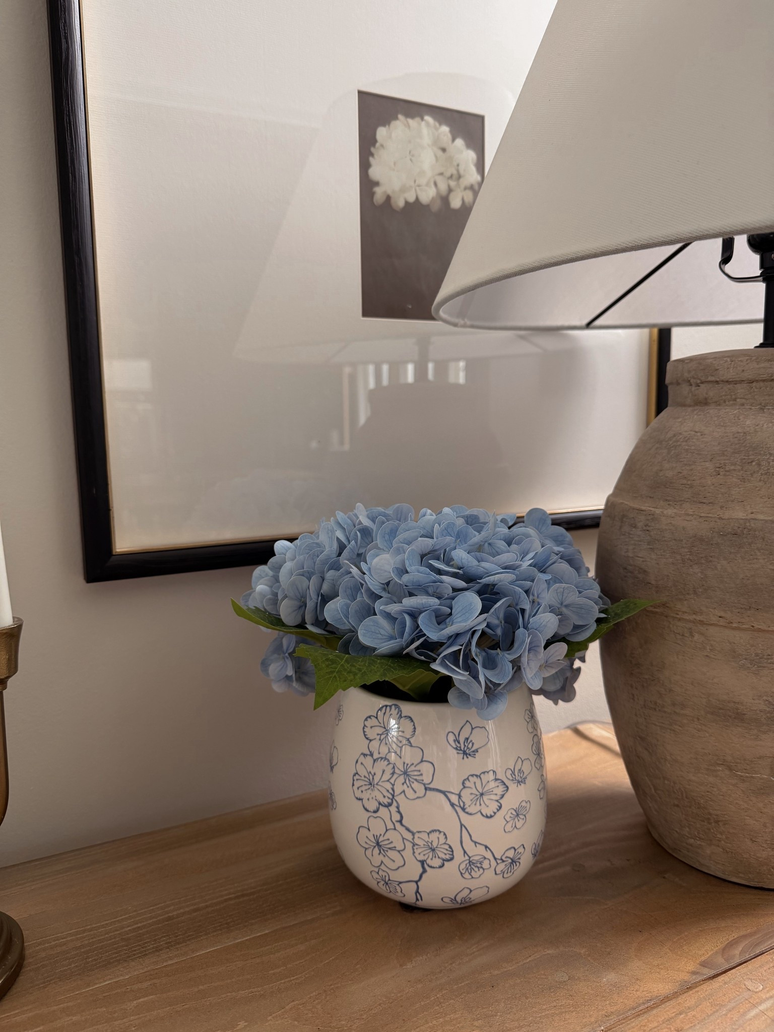 The CUTEST case and it comes with the blue flowers! Obsessed 🩵

#LTKHome #LTKSeasonal #LTKdayinmylife