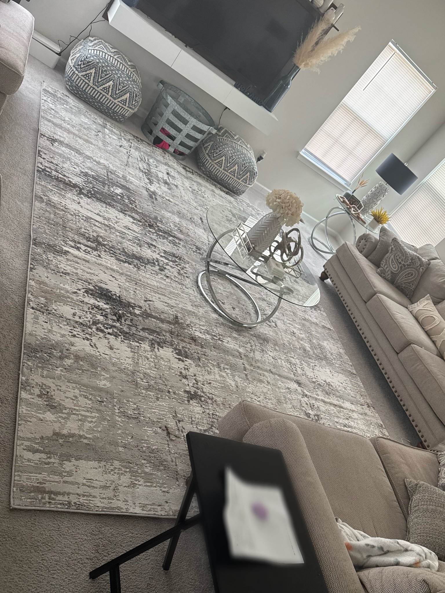 As the weather is changing, I now have the urge to continue decorating my home. This rug goes PERFECT!! Great quality, easy to clean even with pets!! 1000/10 👌🏾



#LTKHome