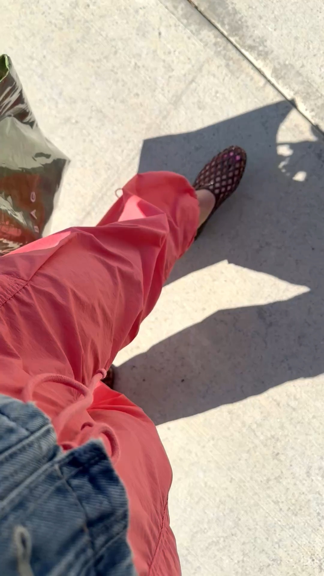 Jelly shoe | Tote bag for alll the things and errands 

#LTKootd #LTKdayinmylife #LTKSaleAlert