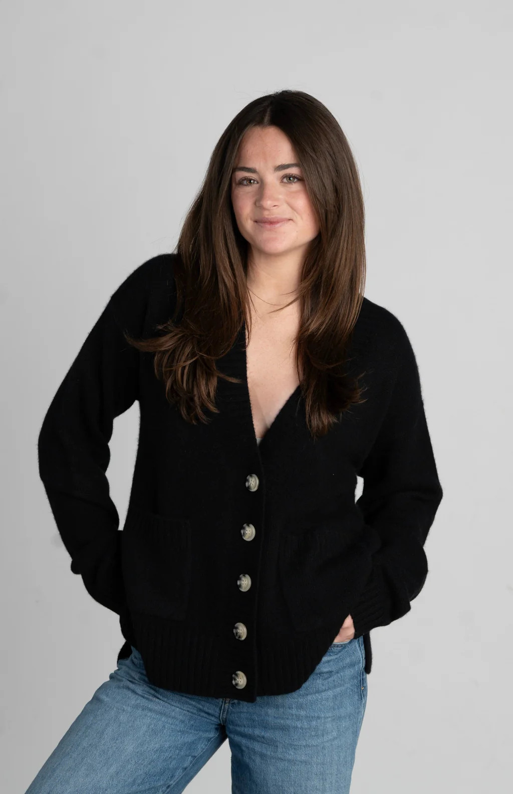 Eden Boyfriend V Neck Cardigan - Black | Archer Cashmere | Ama La Vita
