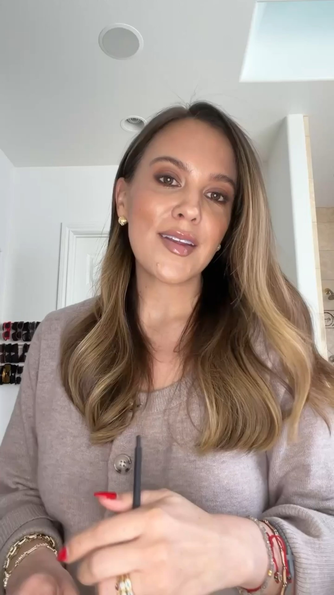 Five beauty products I use to make myself look younger: 

Finish Powder
- light, neutral tones
Hydrating Lip Balm
-milk tea 
Powder Blush 
-fresh coral
Liner
-cocoa 
Mascara
-espresso, rich brown


#LTKselfcare #LTKBeauty #LTKgrwm