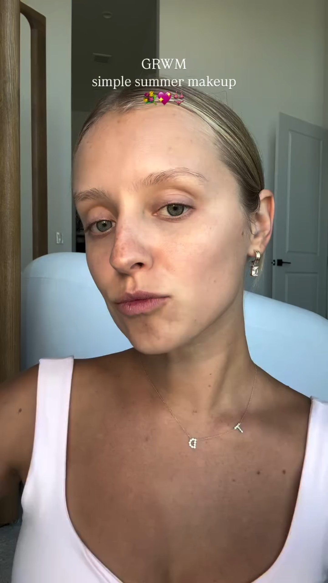 my simple summer makeup #grwm any products you love I should try this summer? 💐💖👙

@tartecosmetics 
@rarebeauty 
@charlottetilbury 
@dibsbeauty 
@hauslabs 
@fentybeauty 
@lorealparis 
@anastasiabeverlyhills 
@electricpicks 
@danasengjewelry