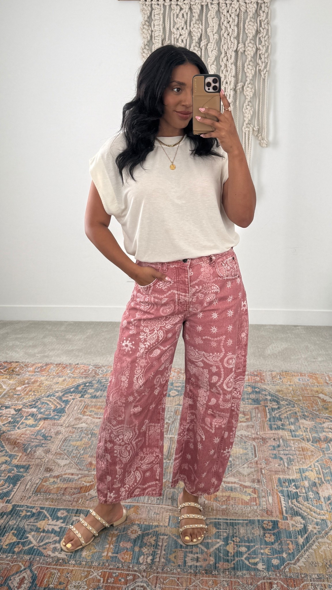 What I’m wearing today! Pants run a bit big, I’m in the 29!
Free people, barrel jeans 

#LTKootd #LTKFestival #LTKMidsize