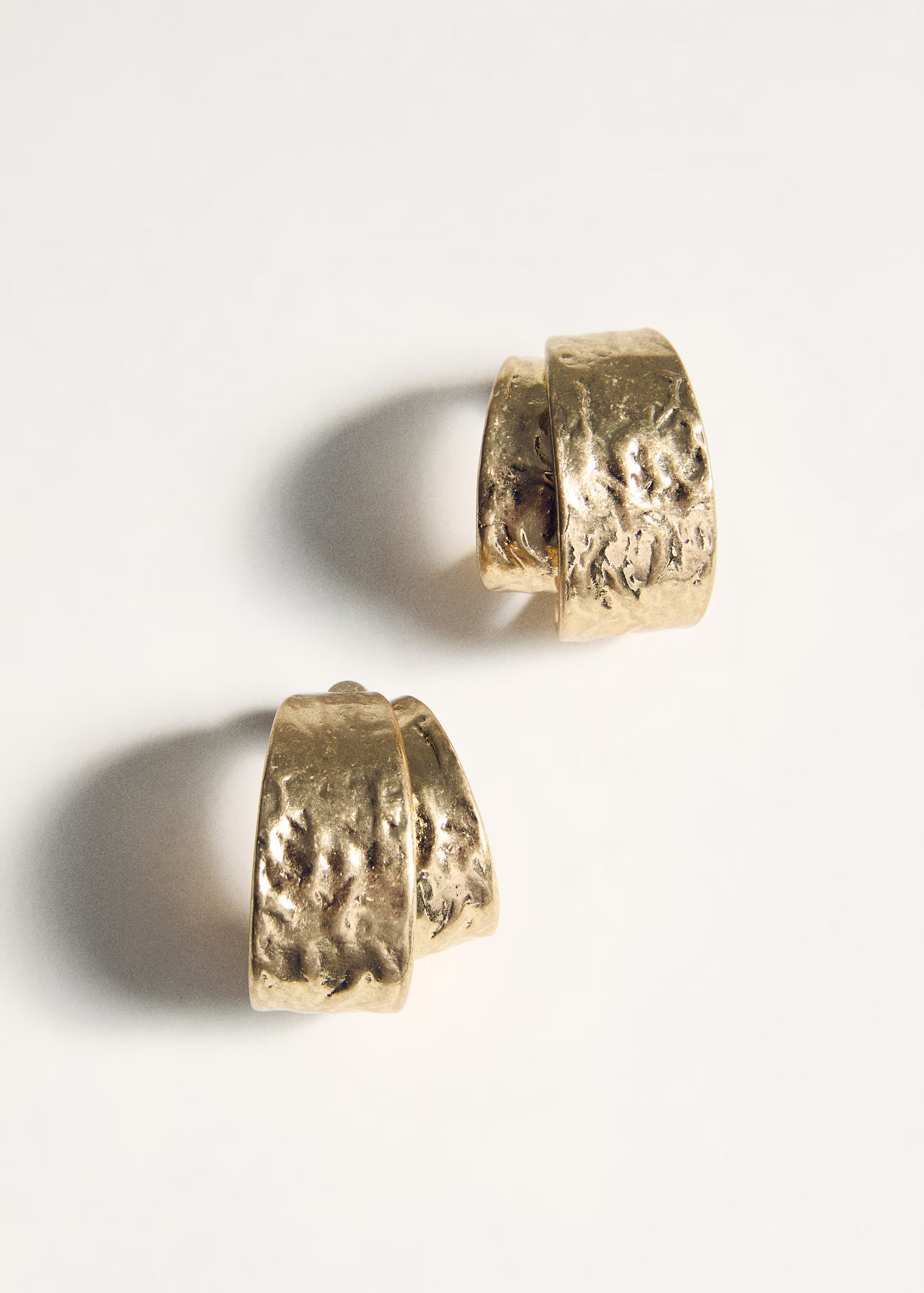 Textured double hoop earrings - Women | MANGO United Kingdom | MANGO (UK)