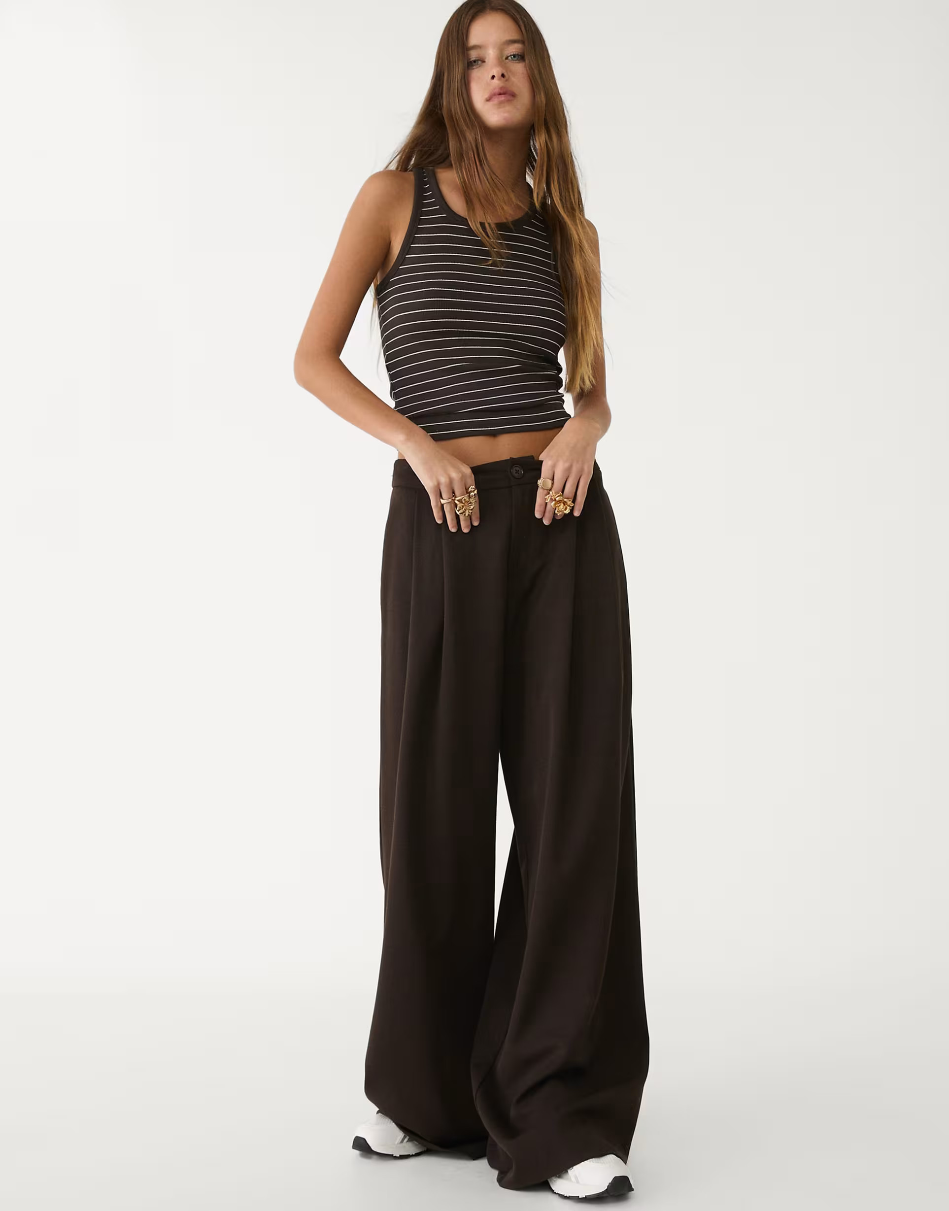 Stradivarius wide leg smart trousers with darts in brown | ASOS | ASOS (Global)
