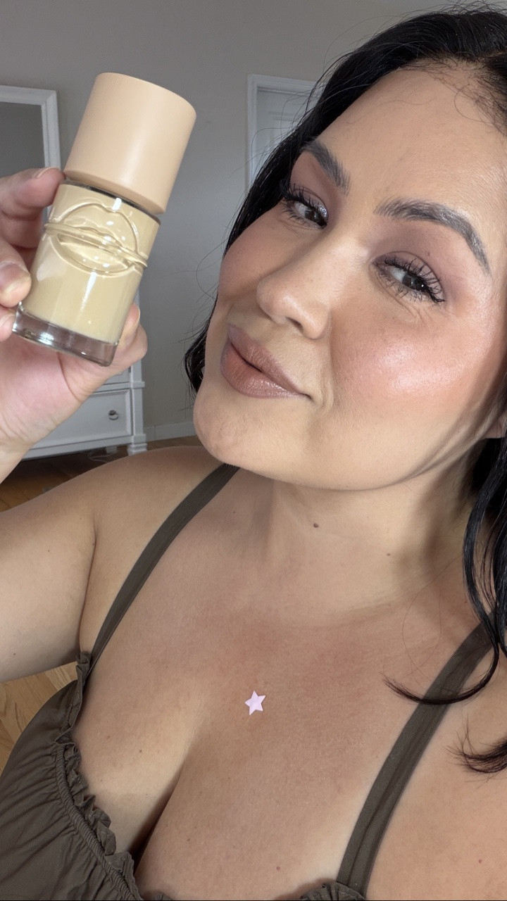 The new @makeupforever HD Skin Balancing & Perfecting Foundation shade 214 N. 

#matureskin #matureskinmakeup #foundations #over40makeup #nofiltermakeup 

You can find the products I recommend in my bio LTK

#LTKOver40 #LTKBeauty