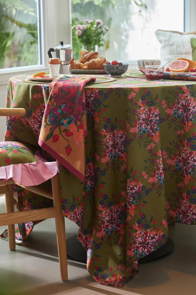 Blumen Green Tablecloth | Tuckernuck (US)