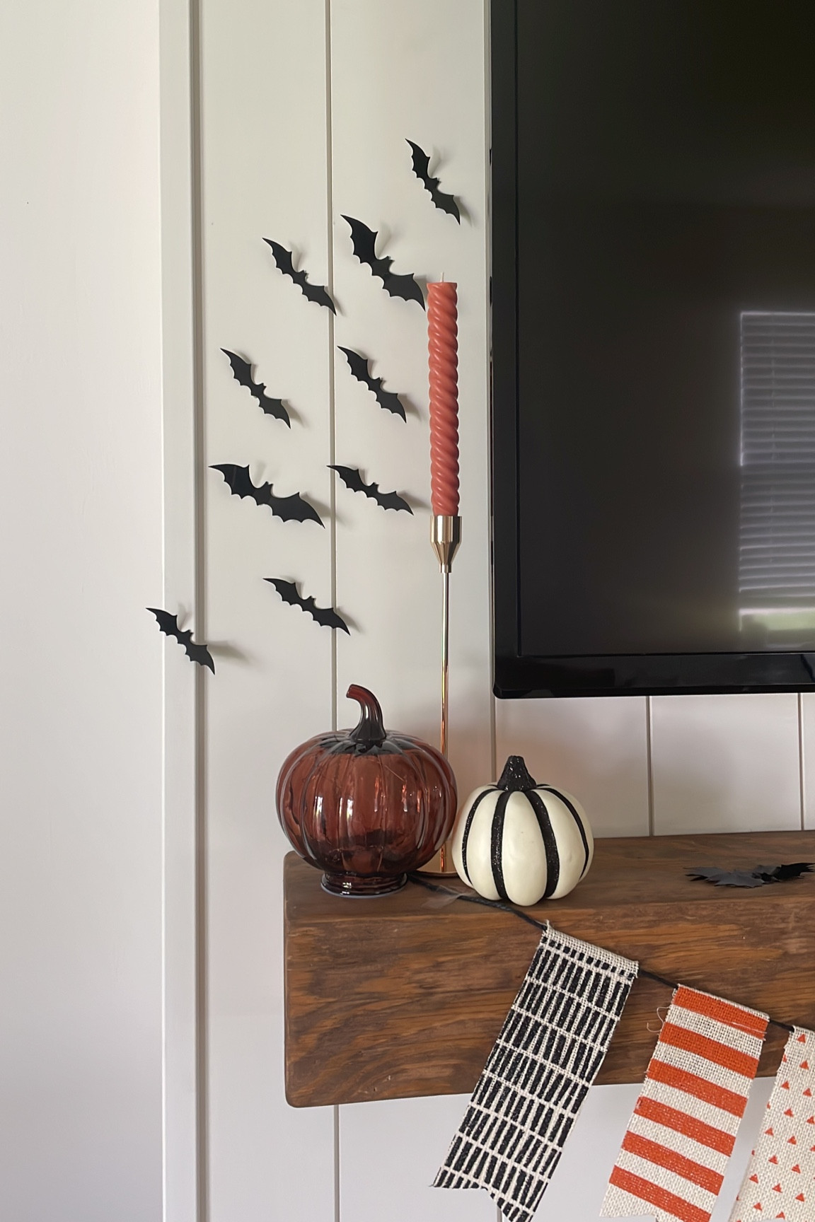 Halloween fireplace decor. Halloween bats. Pumpkins.



Fall decor. Neutral home decor. Amazon. Target. 

#LTKSeasonal #LTKhome #LTKfindsunder50