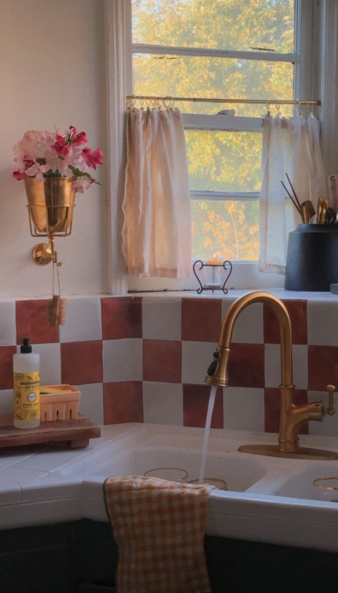 cutest wall vase is back in stock #homedecor 💐

#LTKSaleAlert #LTKHome