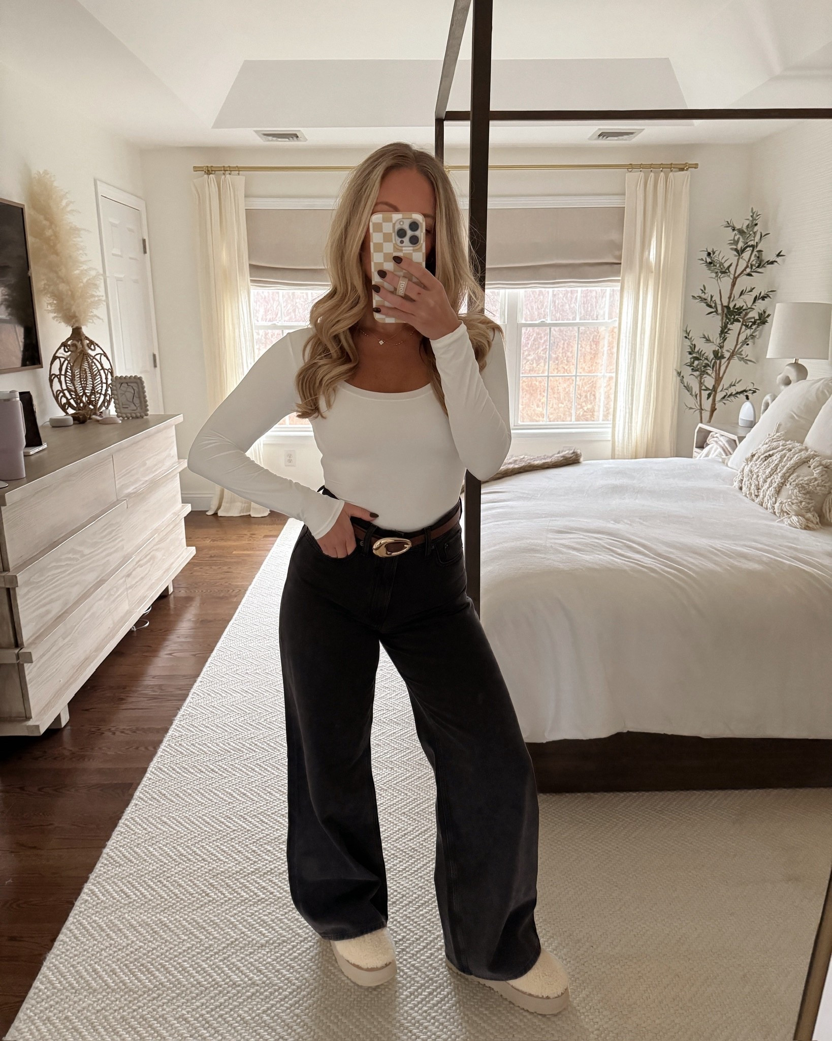 Wide leg jeans from Abercrombie & I’m wearing a size 26. Paired with an Amazon long sleeve & belt.🍂🖤
Top: small
Jeans: 26

Staple outfit, jeans, Abercrombie, wide leg jeans, Abercrombie jeans, long sleeve top, Amazon top, Amazon belt, Ugg slippers, fall shoes 

#LTKShoeCrush #LTKSeasonal #LTKStyleTip