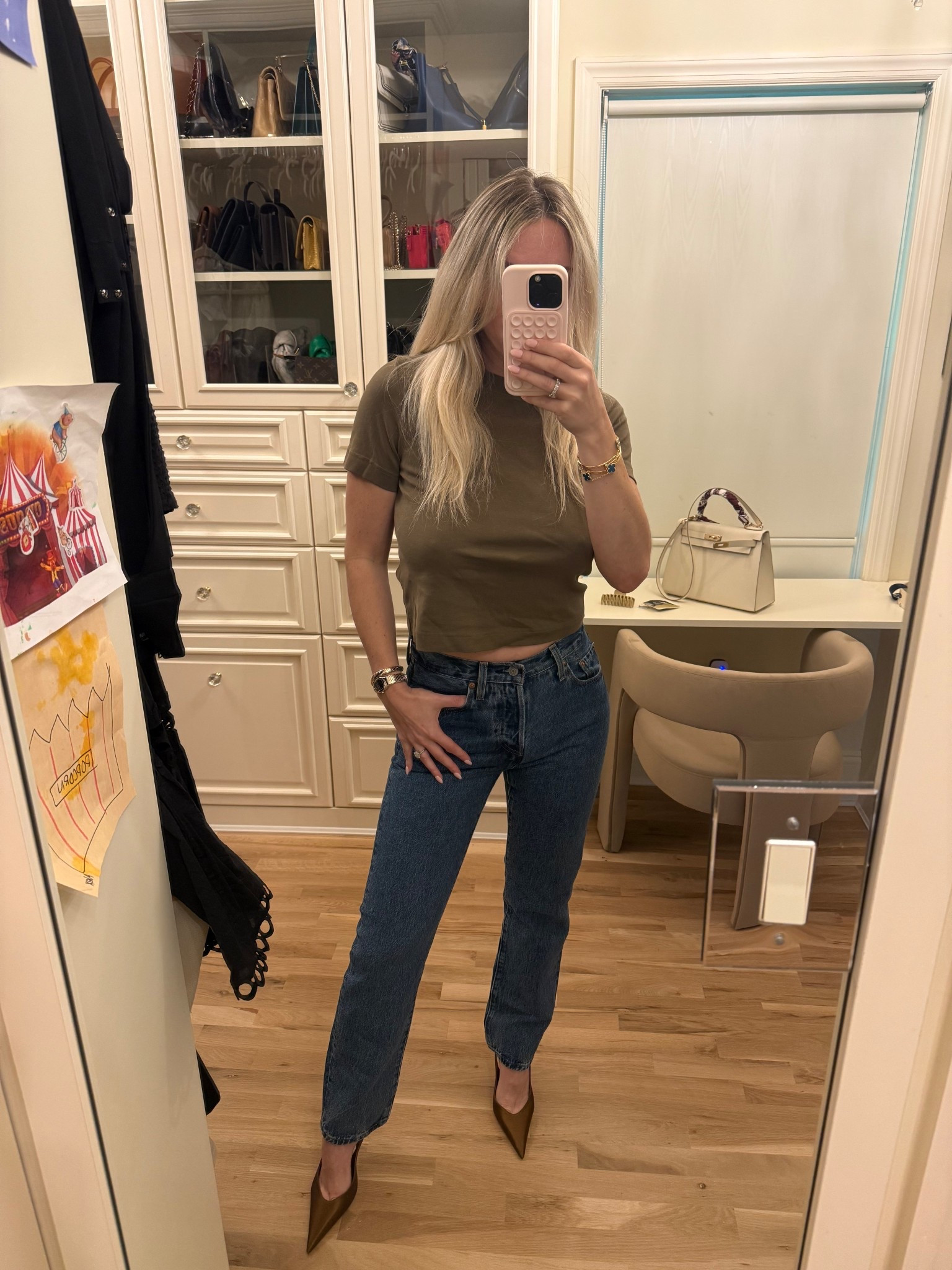 Easy dinner fit- jeans and a tshirt 

XS tshirt 
25 jeans 


#LTKStyleTip #LTKFindsUnder50 #LTKFindsUnder100