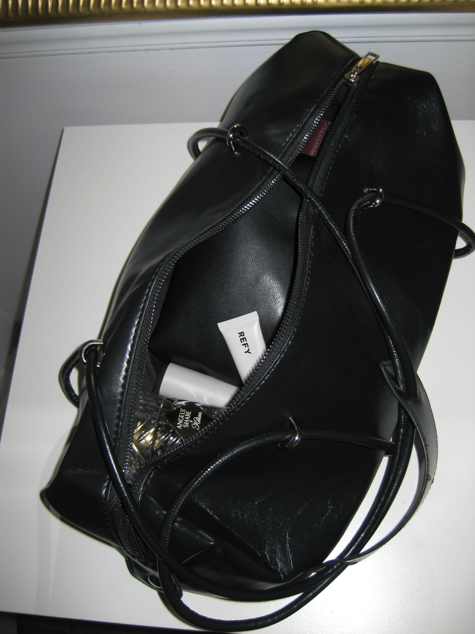 essentials. tube bag from beaulares 

#LTKbeauty