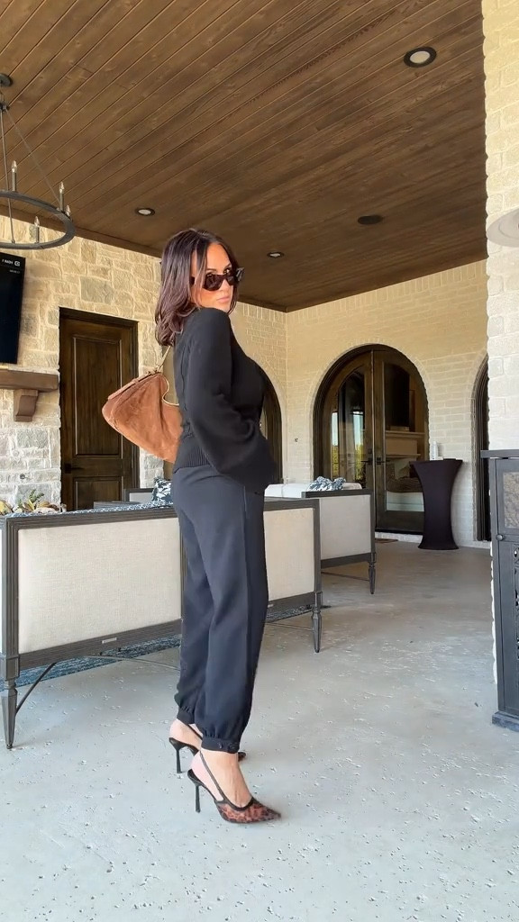 When you’re running late but still showing up to worship the Lord in style 🖤

All black kinda day and these Aritzia pants have me obsessed.

5’2” • 130 lbs • 25” waist • 34DD — wearing a small in both

#SundayStyle #PetiteFashion #OOTDInspo #Over40Style #FallOutfits affiliate

#LTKPetite #LTKStyleTip #LTKOver40