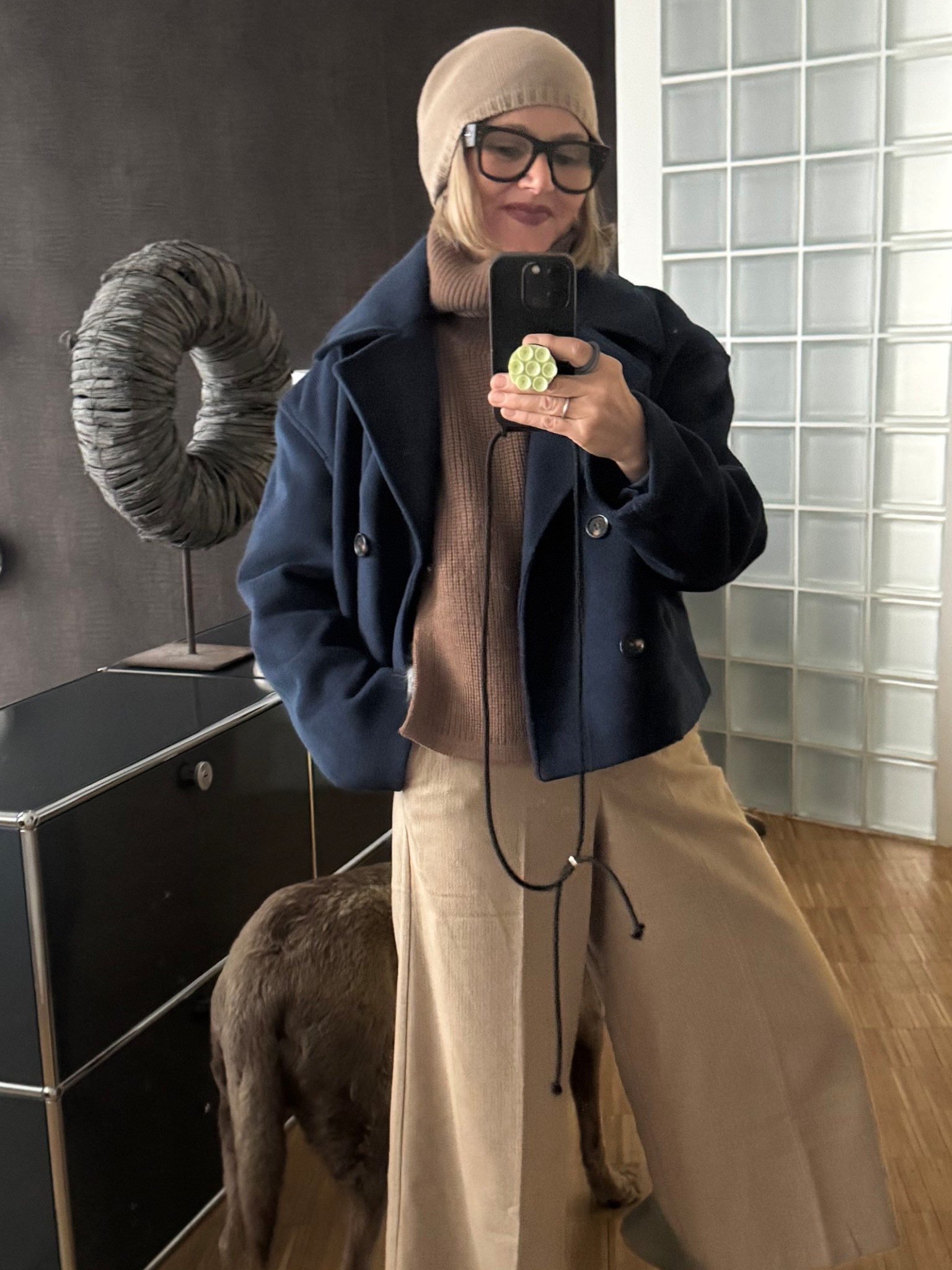 Beige und blau, elegant und immer schön, mein OOTD mit kurzer blauer Cabanjacke

#LTKCyberWeek #LTKstyletip #LTKautumn
