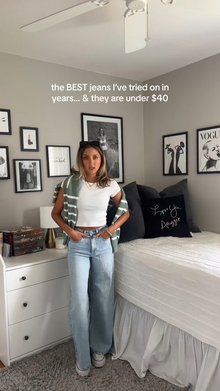 the best straight leg jeans from Hollister. Wearing a 000Regular in these. 💗 denim is buy one get one 50% off + you can stack my code HCOMCKENZIE for an extra 25% off. 

I suggest going up one in length not waist size! 