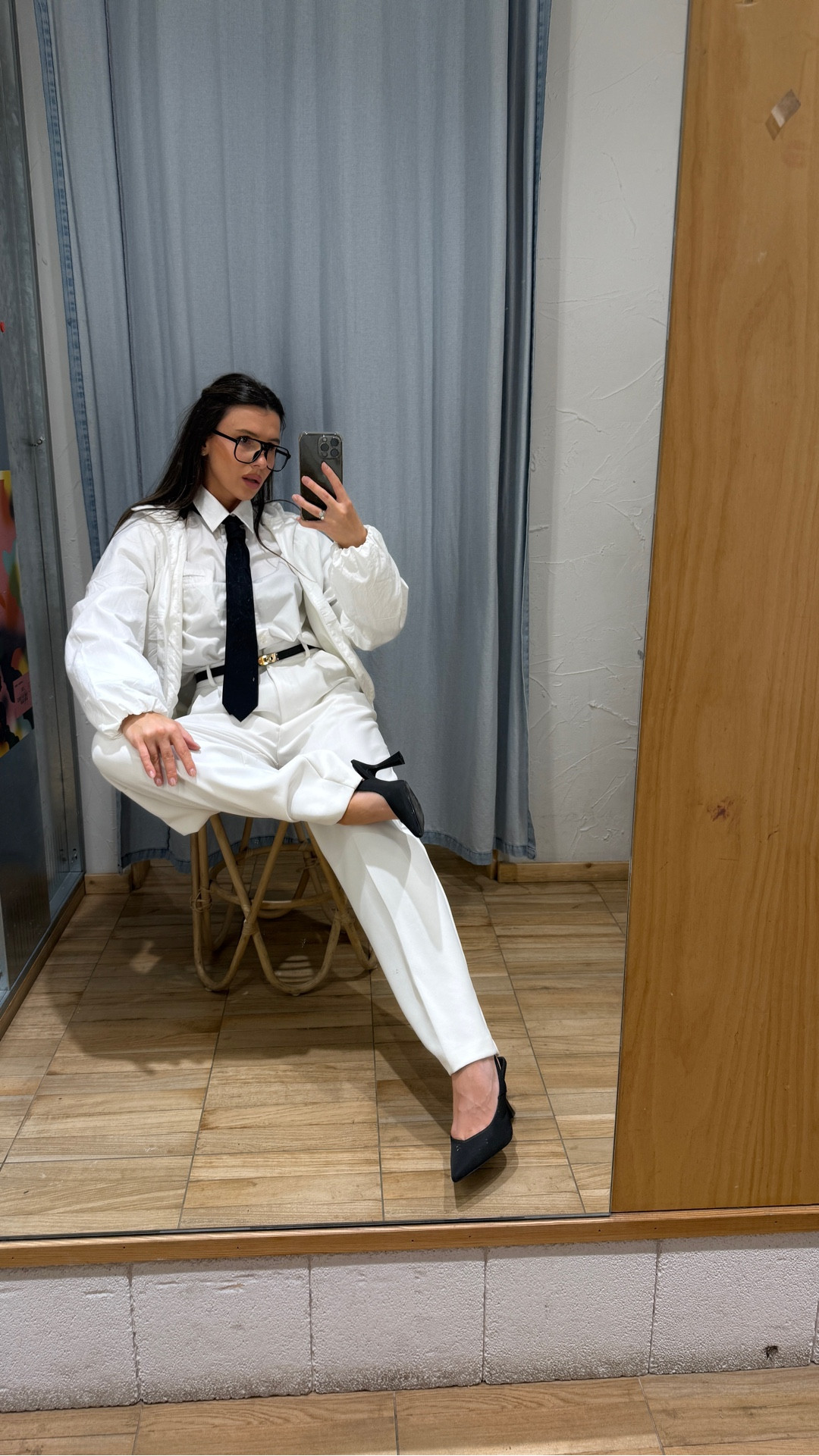 Found the perfect bomber 😍
It’s one of those pieces that literally goes with everything — throw it on and your outfit is done.

I’d recommend sizing up — it fits so much cooler that way 👌
I’ve added links for different countries and colors — pick your fave 🖤

#LTKjeans #LTKspring #LTKtie #LTKblacktie #LTKspringjacket #LTKstyle 