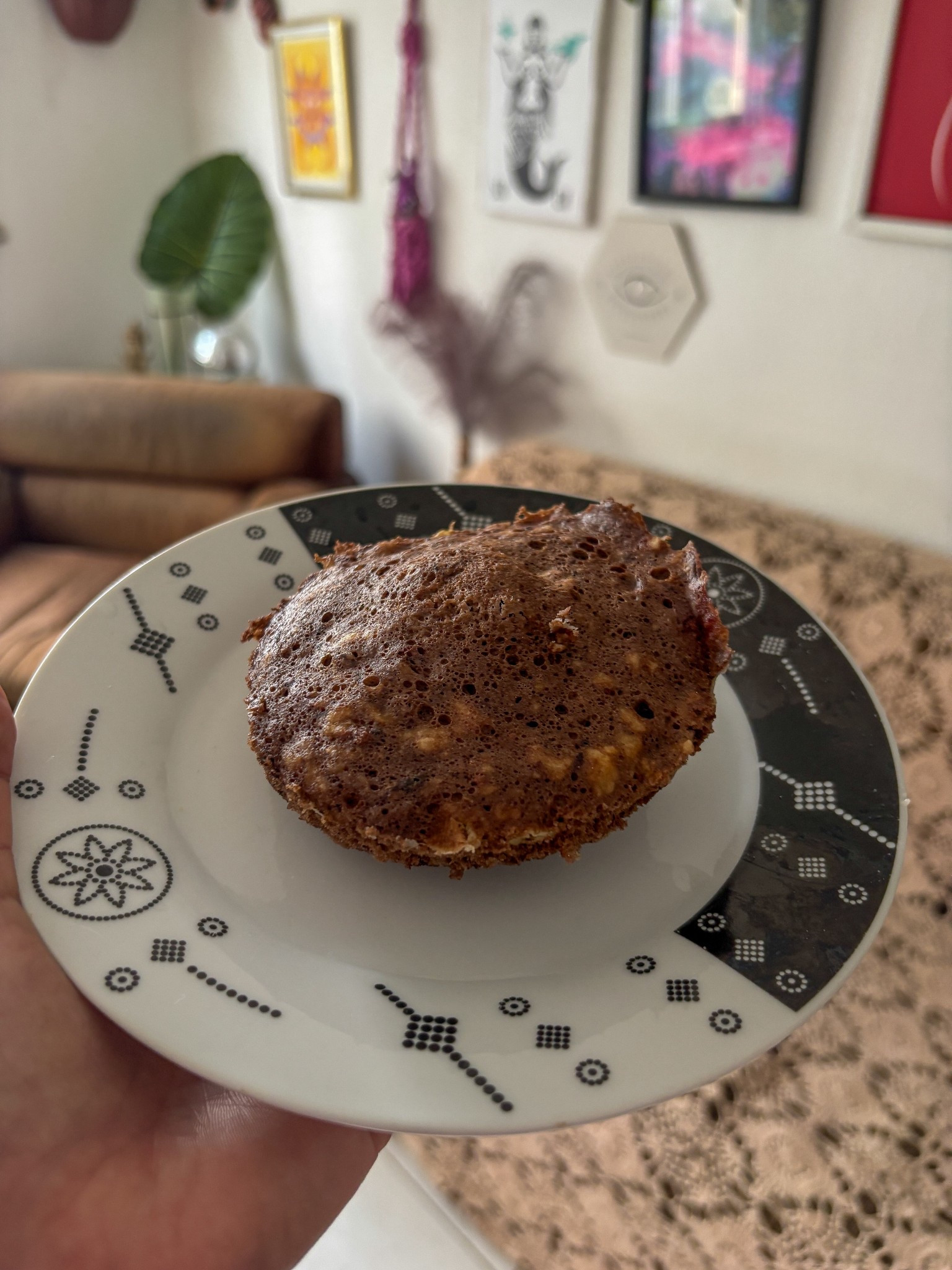Uma louça bonita deixa o bolinho ainda mais gostoso.

Receita do bolinho:
1 banana amassada
1 colher de cacau
1 colher de farinha de abeira 
1 colher de sobremesa de óleo de coco 
Fermento em pó

Mistura tudo e coloca por 5 min no microondas 

#LTKbrasil #LTKhome