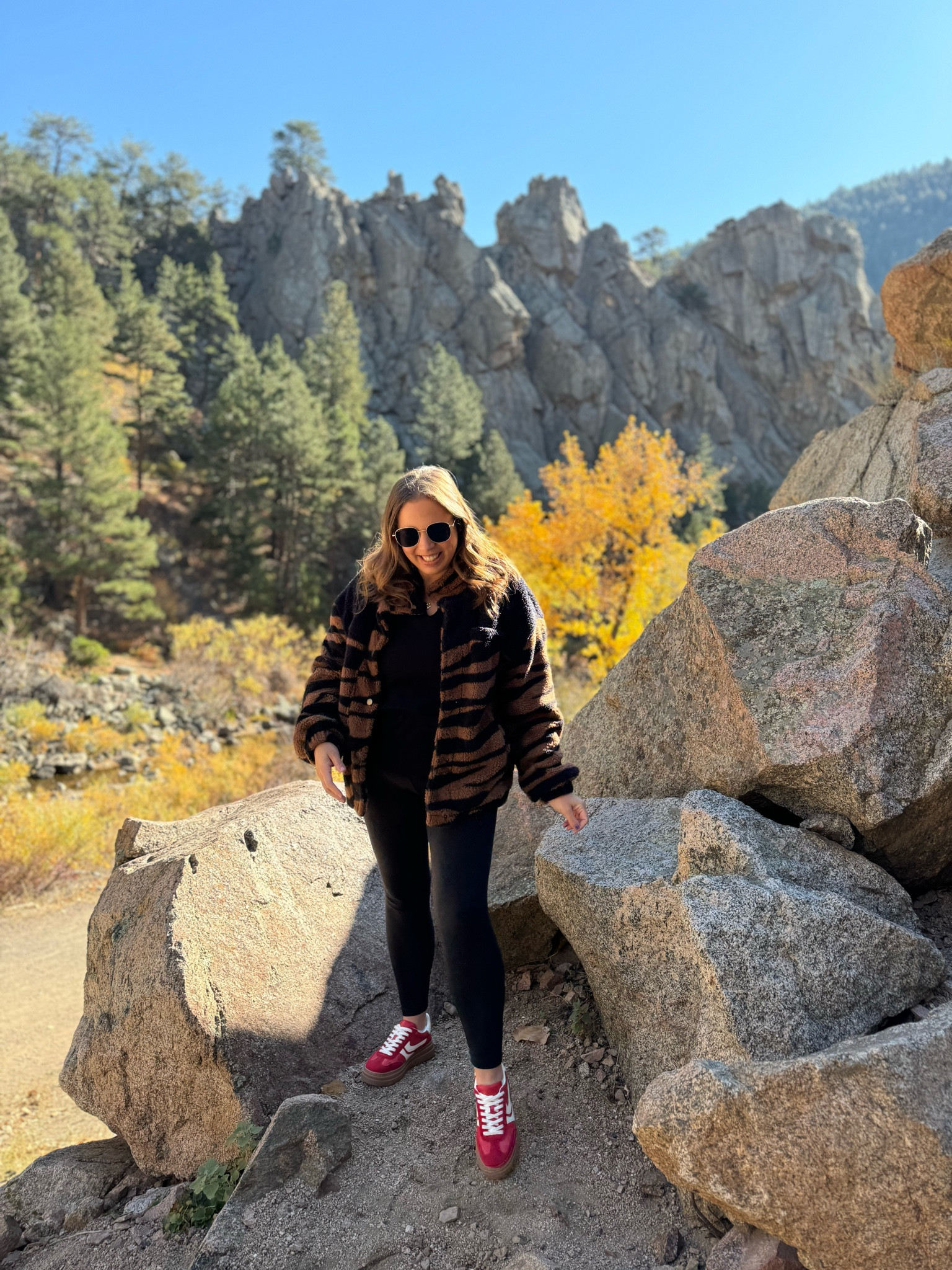 Cutie athleisure attire!

Leggings outfit, casual fall fit, sneakers outfit, red sneakers 

#LTKSeasonal #LTKStyleTip #LTKMidsize