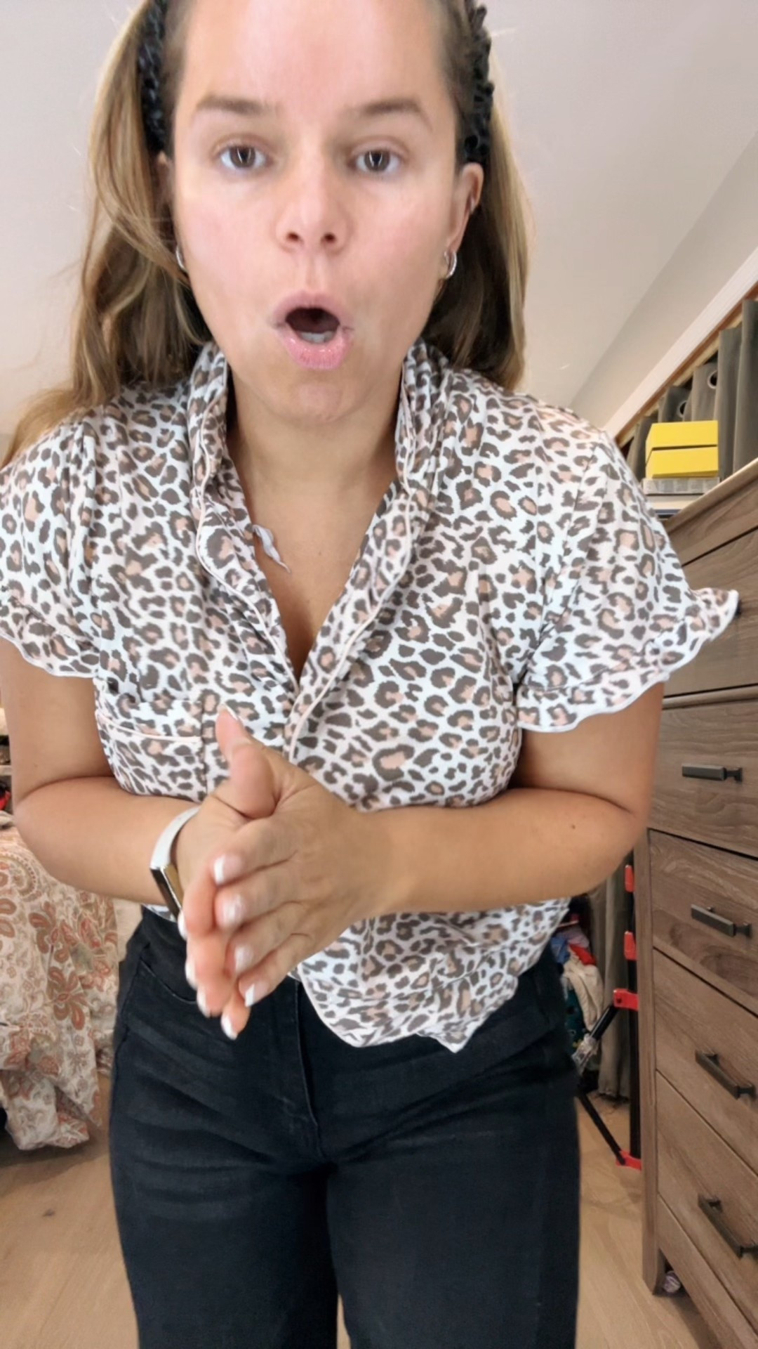 I'm in a 4 short and I'm 4'11
For reference!