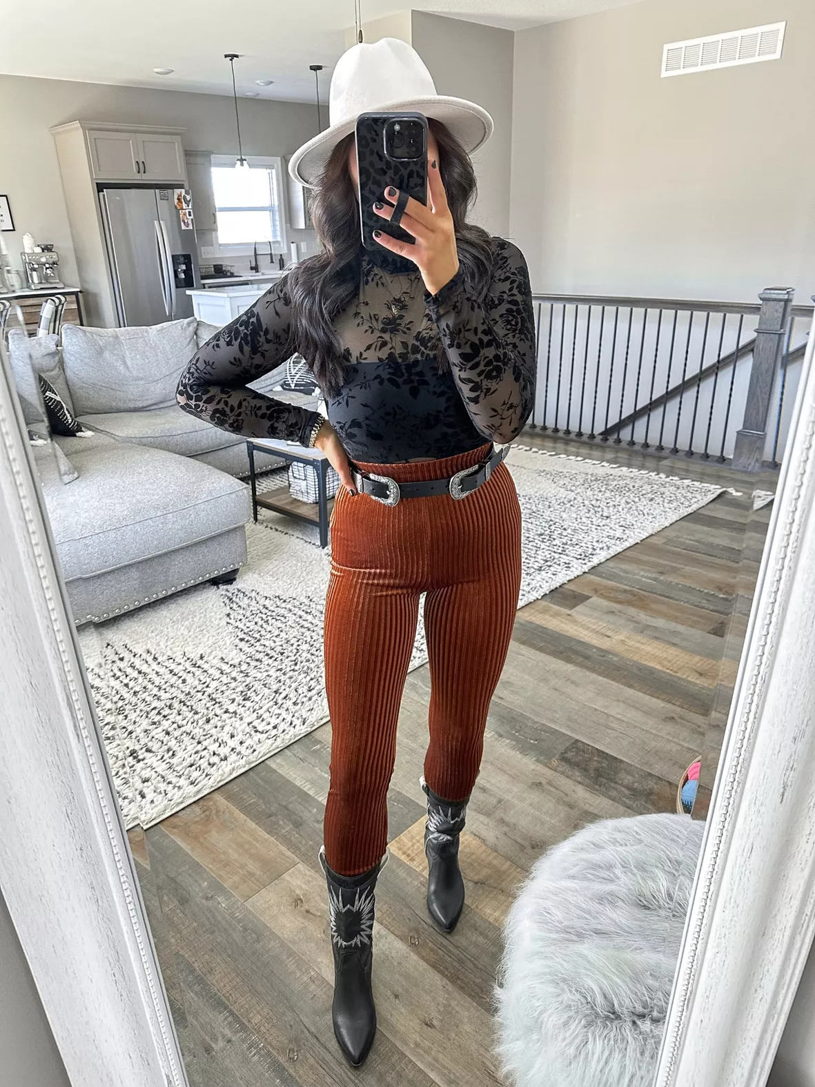 Dark Brown Velvet Pants Outfits For Women (2 ideas & outfits)
