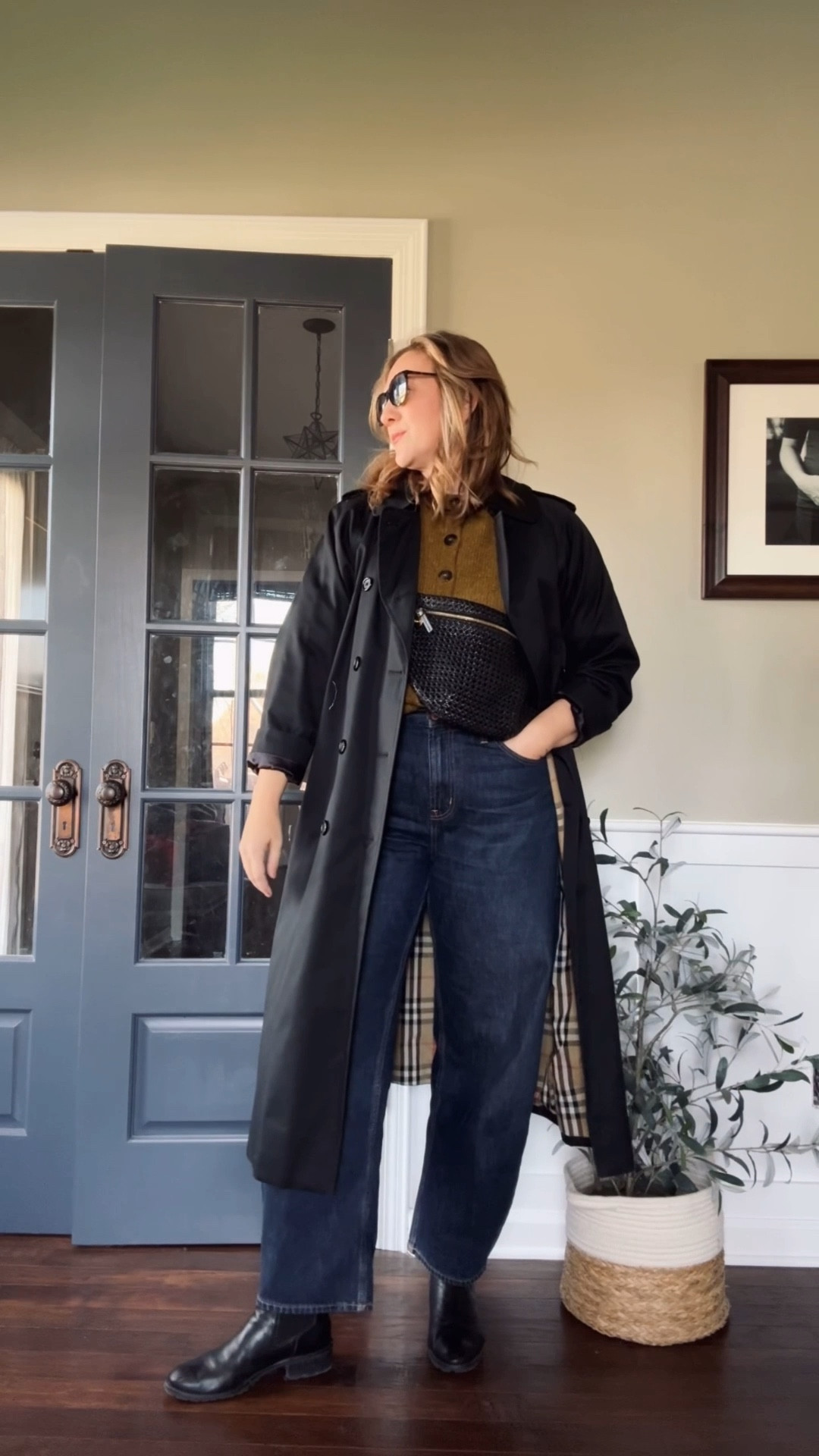 Fall to Winter Capsule - Outfit Two

Sweater - Sézane - up a size 
Tee- Old Navy tts
Jeans- Gap- Up a size 
Boots- old but linking other Chelsea boots 
Bag- Clare V 
Trench - vintage but linking other black trenches for you
Sunnies- Maui Jim 

#LTKgrwm #LTKSeasonal #LTKStyleTip