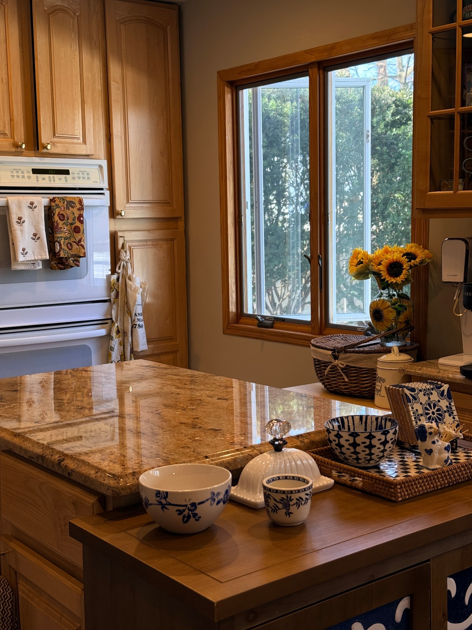 Love when the kitchen windows open, it’s like the glforst signs of Spring! Happy March! 🌸💕

#LTKSpringSale #LTKSaleAlert #LTKHome