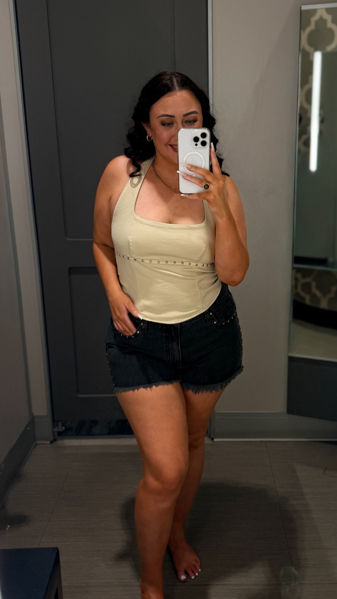 Top size large 
Jeans size 16 ( i went up a size to fit the hips, slight gapping in the back) 
Linked the levis curve similar style no gapping size 33
For reference I am 5’5 and 188lbs 

#LTKSeasonal #LTKootd #LTKMidsize